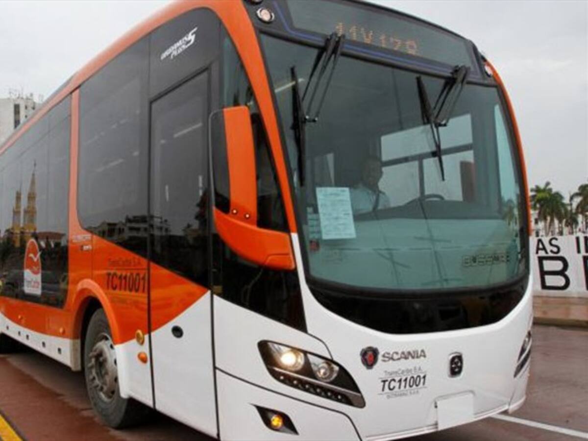 Denuncian que en Transcaribe se firmó contrato al esposo de la asesora externa del gerente