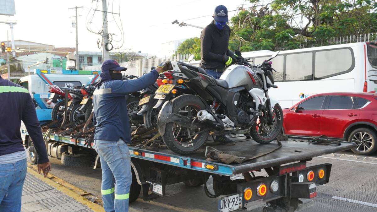 En Cartagena 117 vehículos fueron inmovilizados por circular en carril de Transcaribe