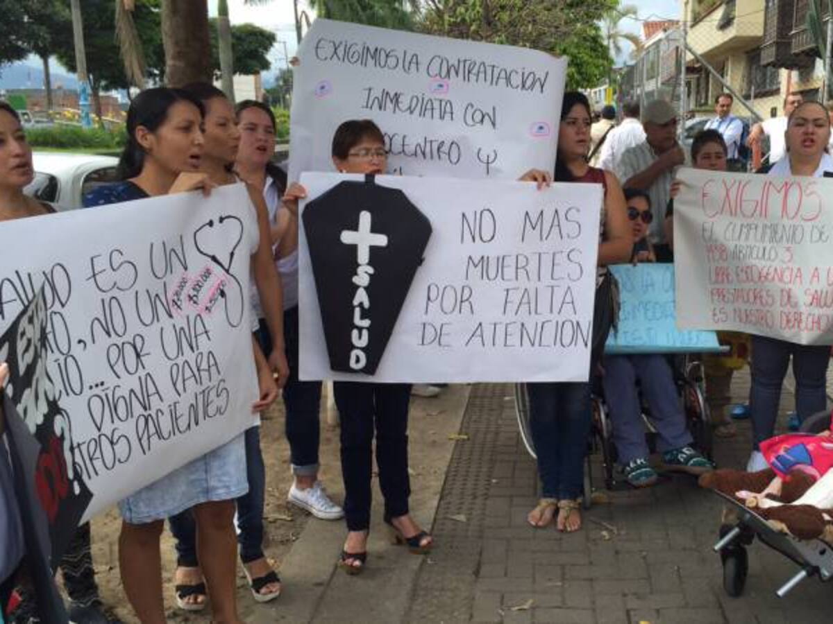 Madres de menores con discapacidad protestaron a las afueras de Cafesalud