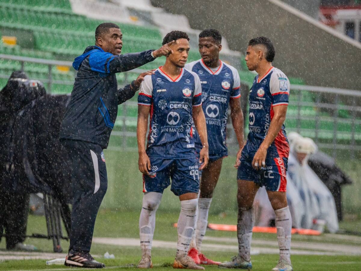 Hubert Bodhert defiende al árbitro Ulloa, tras grosero error durante Equidad vs Alianza: esto dijo