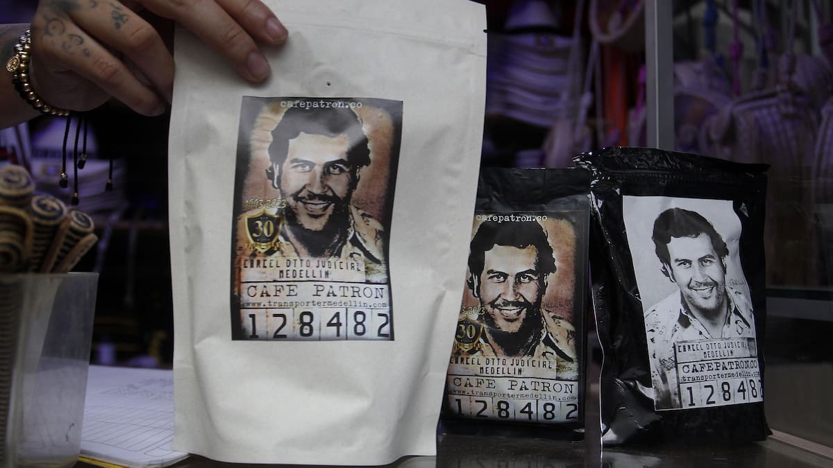 Usar prendas u objetos sobre Pablo Escobar podría causar multas: esto proponen en Congreso