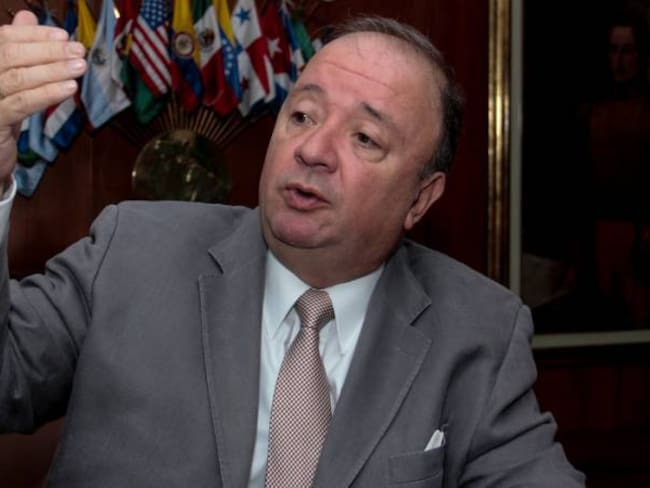 Ministro de Defensa - Luis Carlos Villegas Echeverri 