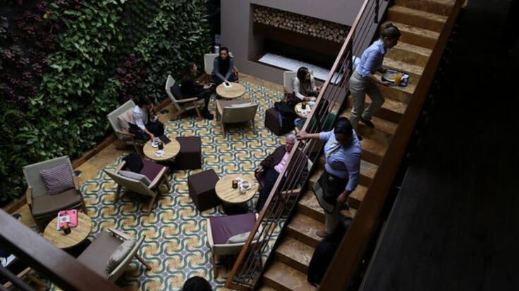 Juan Valdez, primera cadena de tiendas de café en recibir la certificación como "empresa b"