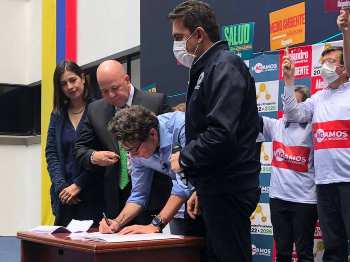 Con críticas a Centro Esperanza, Alejandro Gaviria inscribió su candidatura