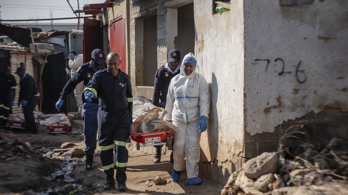 Tiroteo masivo deja 12 muertos en Sudáfrica