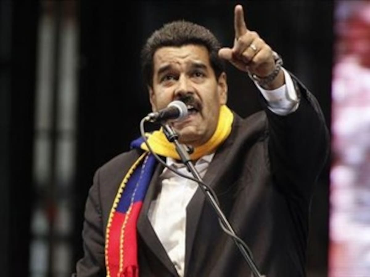 Maduro habla de seguridad con militares mientras oposición denuncia golpe de Estado