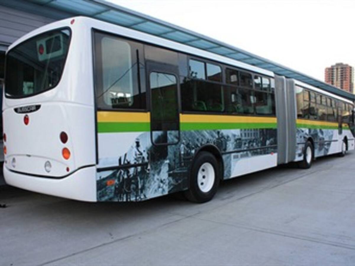 Mintrabajo resalta formalización laboral de los conductores de buses del Metro en Medellín