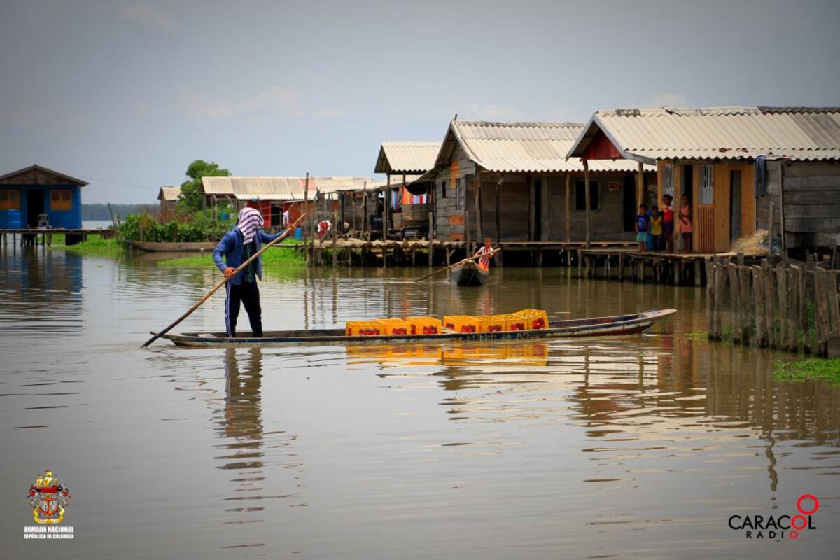 La canoa es utilizada como medio de transporte en Nueva Venecia.