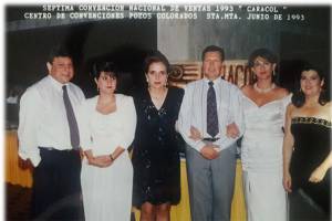 Convención Caracol Radio a nivel nacional, María Doris Gutierrez segunda de blanco de izquierda a derecha al lado de Carmen Elisa Valencia, ex gerente de Caracol Radio. Q.E.P.D.