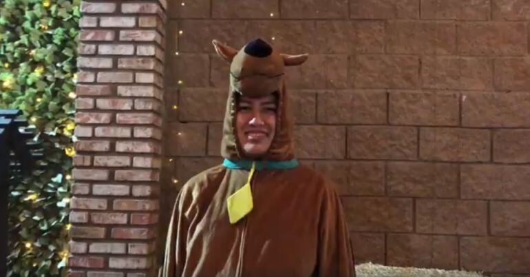 El ingenioso truco de un hombre para recolectar dinero