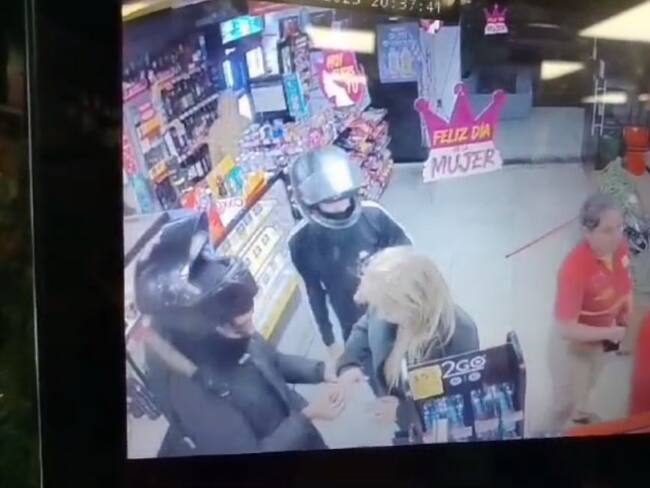 Robo en supermercado en el norte de Bogotá.