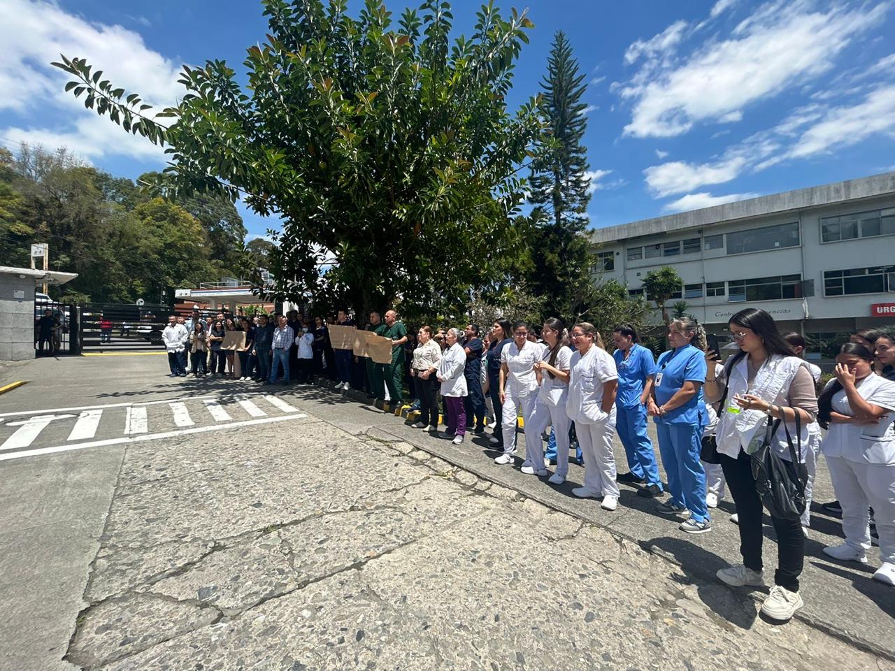 Empleados del Hospital Santa Sofía siguen reclamando el pago de sus salarios