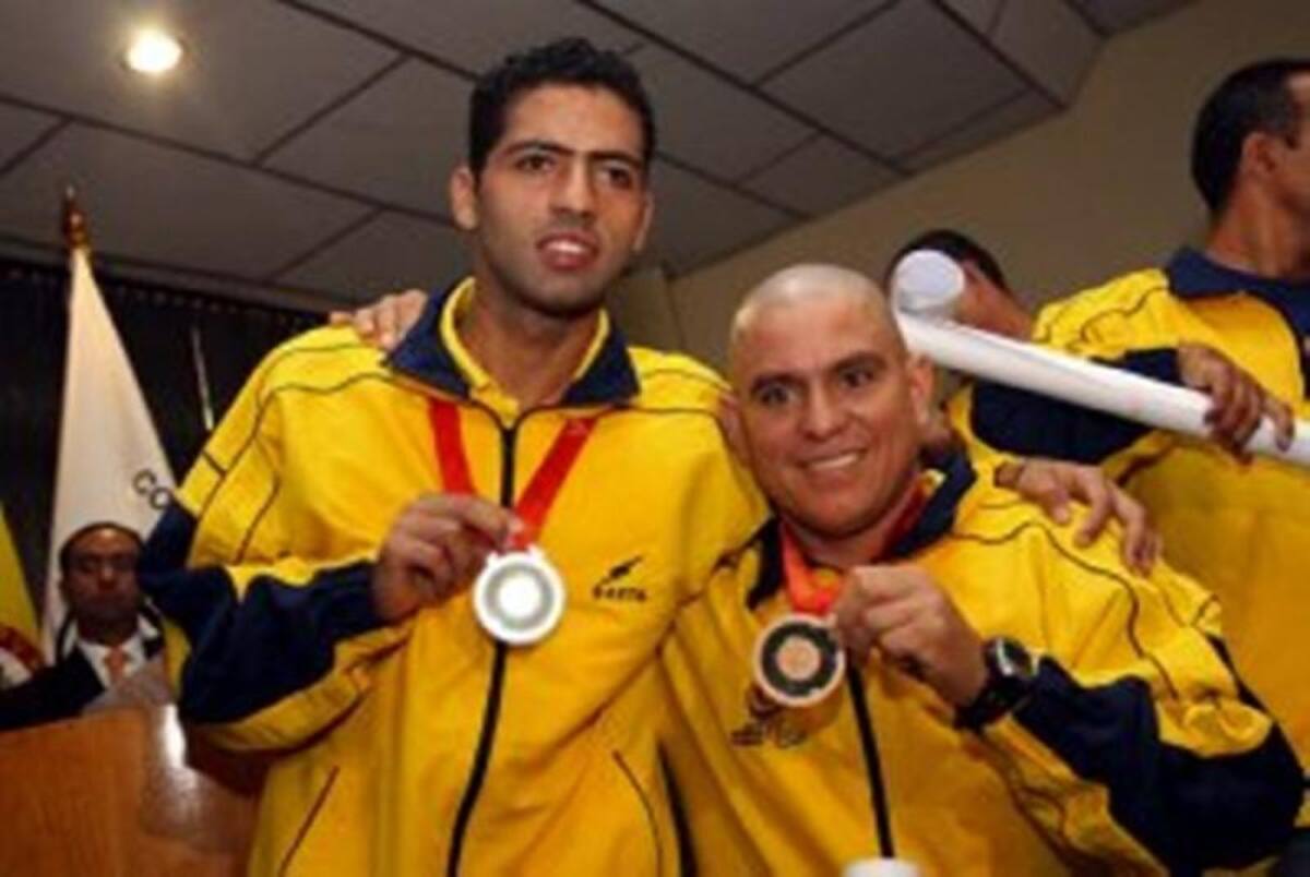 Elkin Serna Moreno atleta antioqueño y doble medallista El atleta colombiano, de 25 años de edad sufrió una enfermedad congénita perdió el 85 por ciento de su visión