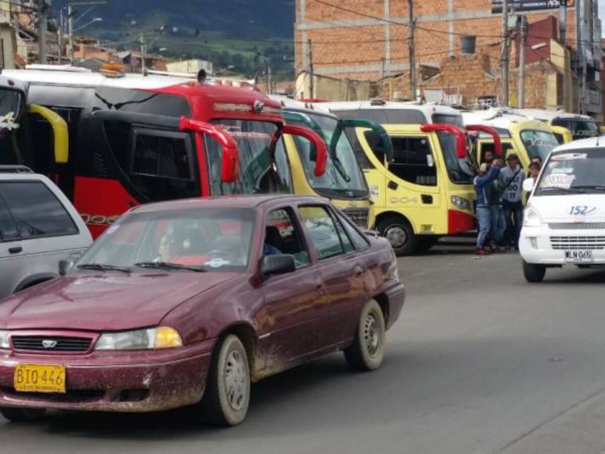 Continúa el paro de transportes en SIbaté