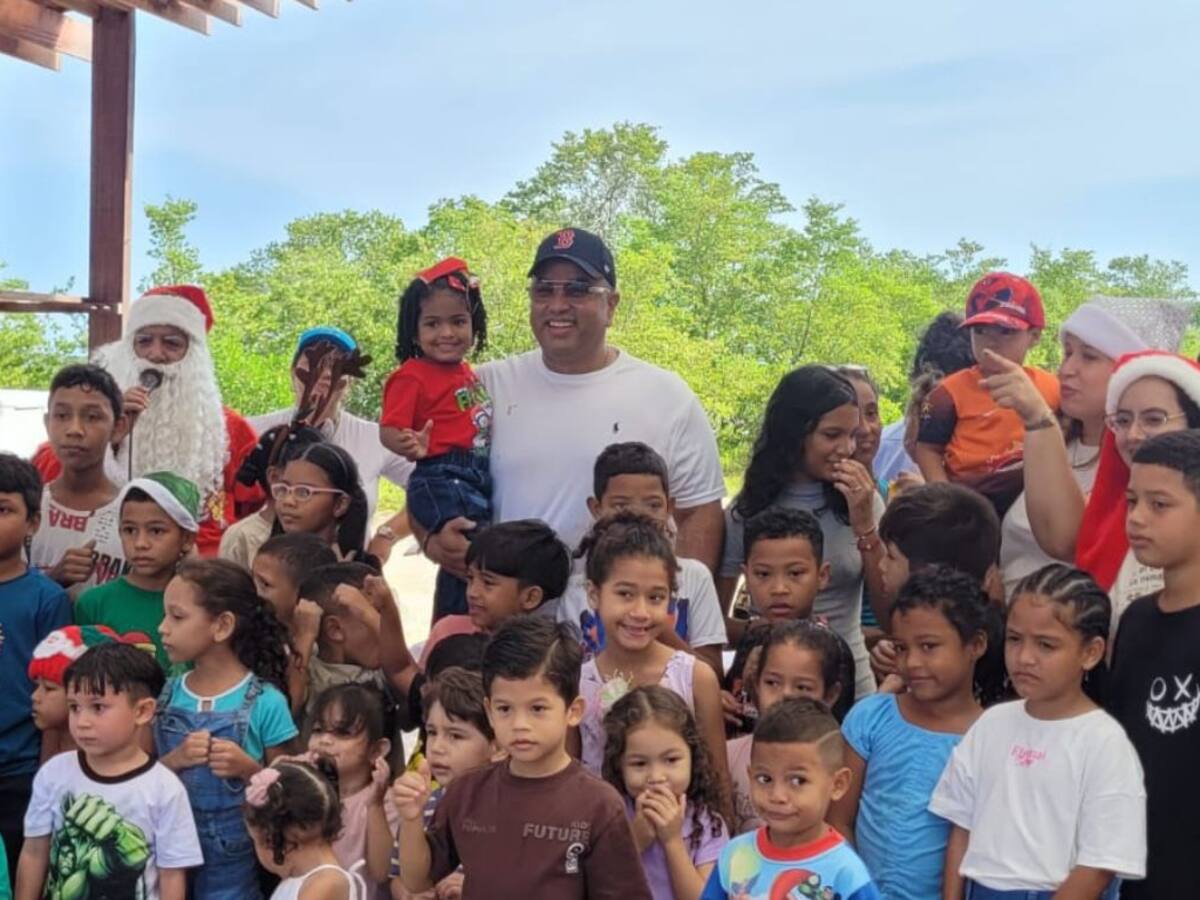 Caracol Radio y la C.R.A. llevan alegría a los niños del Atlántico