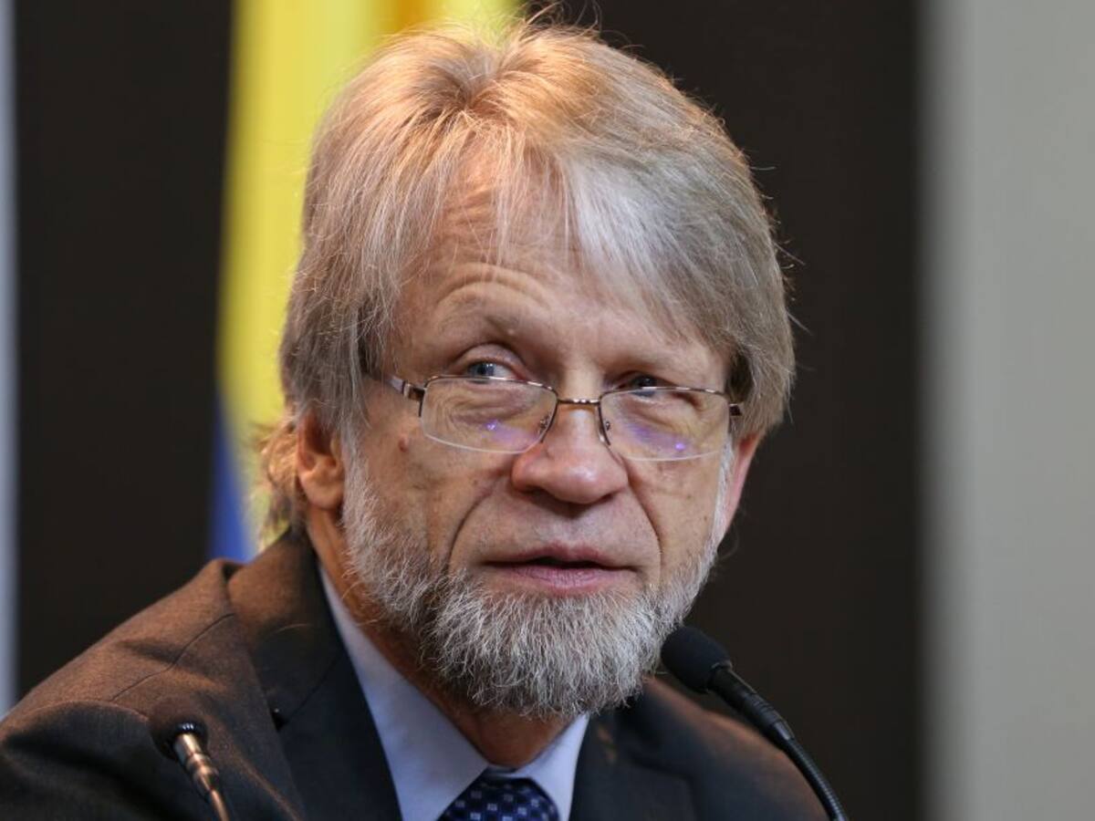 Se reabre debate sobre la permanencia de Mockus en el Congreso