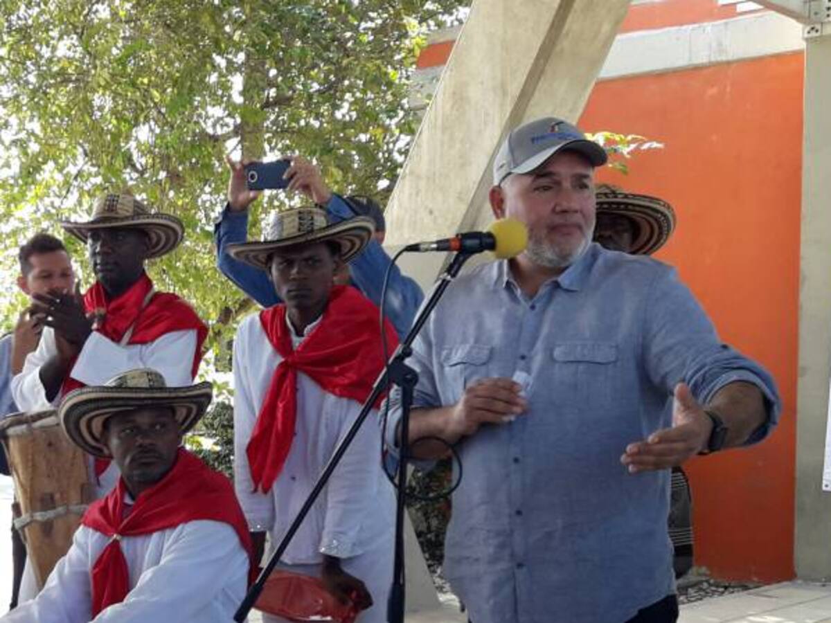 Policías en estaciones y buses de Transmetro, plan para mitigar evasores del pasaje
