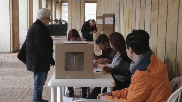 ¿Los colombianos desconfían de las instituciones estatales?