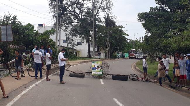 Los manifestantes aseguraron que todas las semanas se presentan cortes reiterados en el servicio y todavía no se da una solución