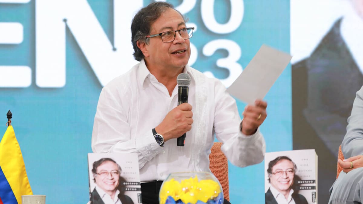 Quieren quitar la educación como derecho fundamental: Petro