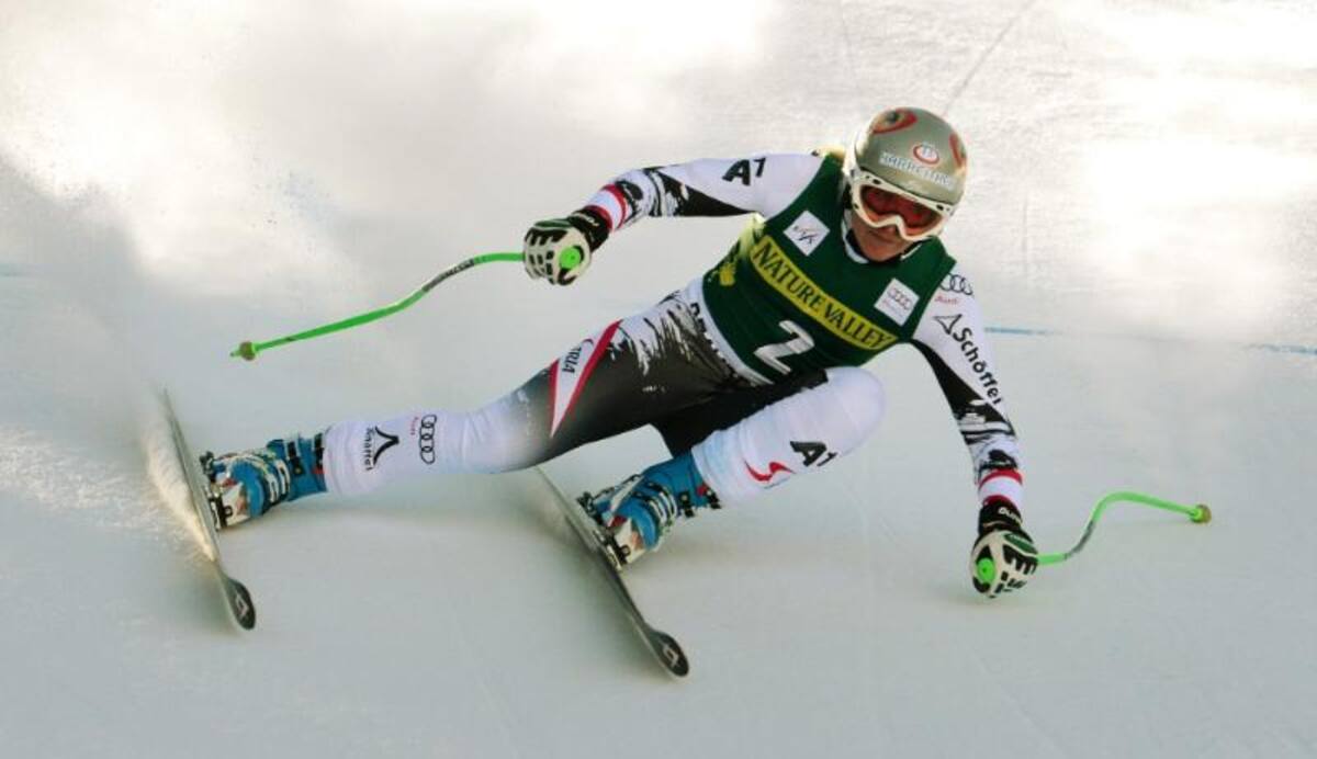 La austríaca Andrea Fischbacher entrena para la prueba femenina del descenso , durante la copa del mundo de Esquí Alpino