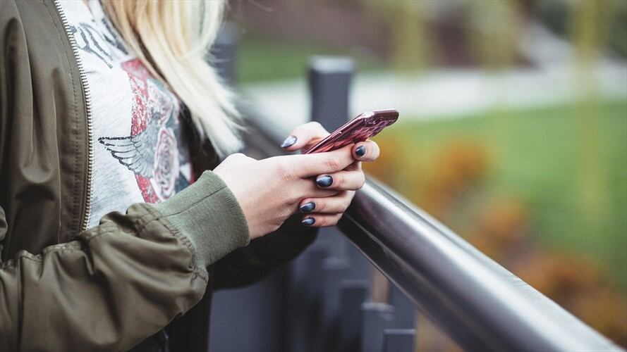 La clave del uso de los dispositivos digitales y la felicidad es el uso limitado. Foto: Pixabay