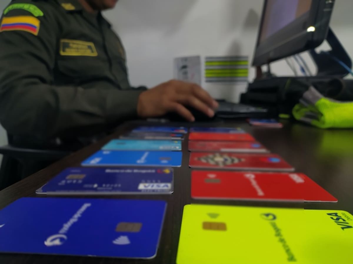 Capturaron a dos mujeres que se dedicaban al robo de tarjetas bancarias