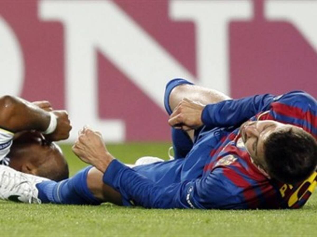 Piqué, sin lesión grave pero queda bajo observación en hospital