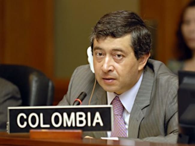Colombia entra en campaña abierta con anuncio de reelección de Santos