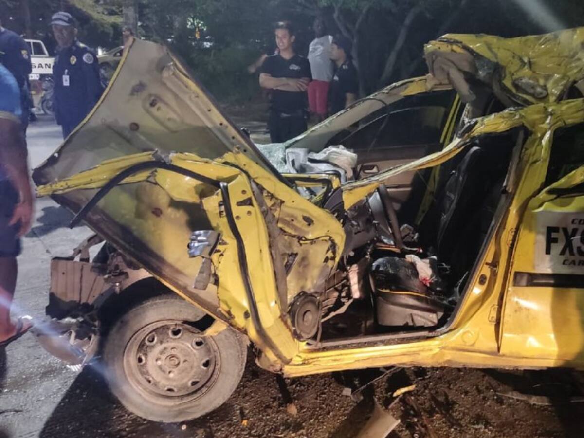 Un muerto y dos heridos dejó choque entre camioneta y taxi en Cartagena