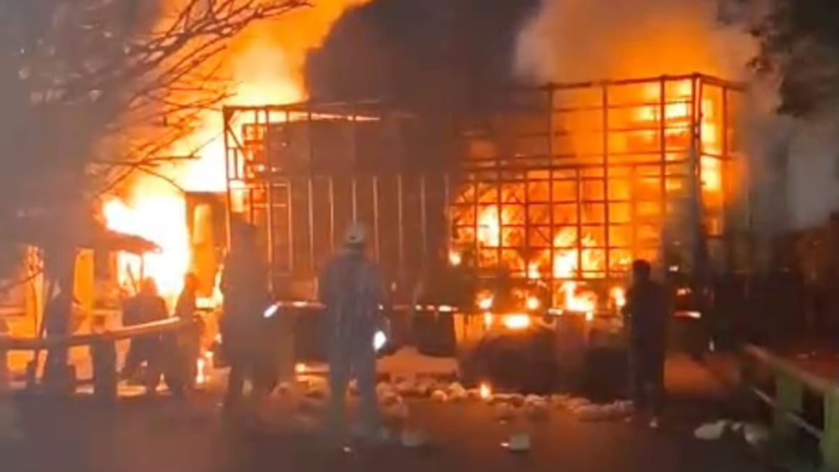 Queman un vehículo que impide paso a zona rural de Jamundí, Valle