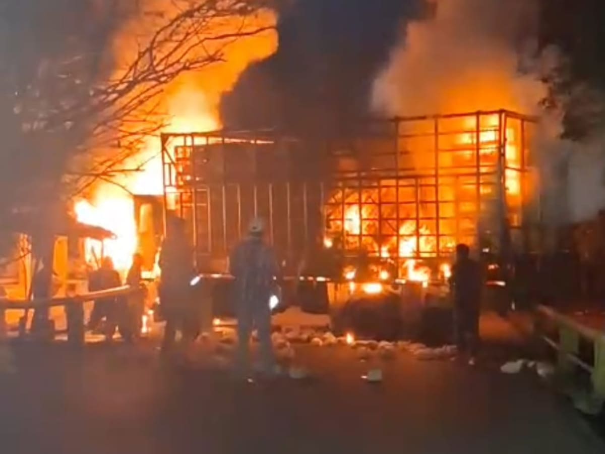 Queman un vehículo que impide paso a zona rural de Jamundí, Valle