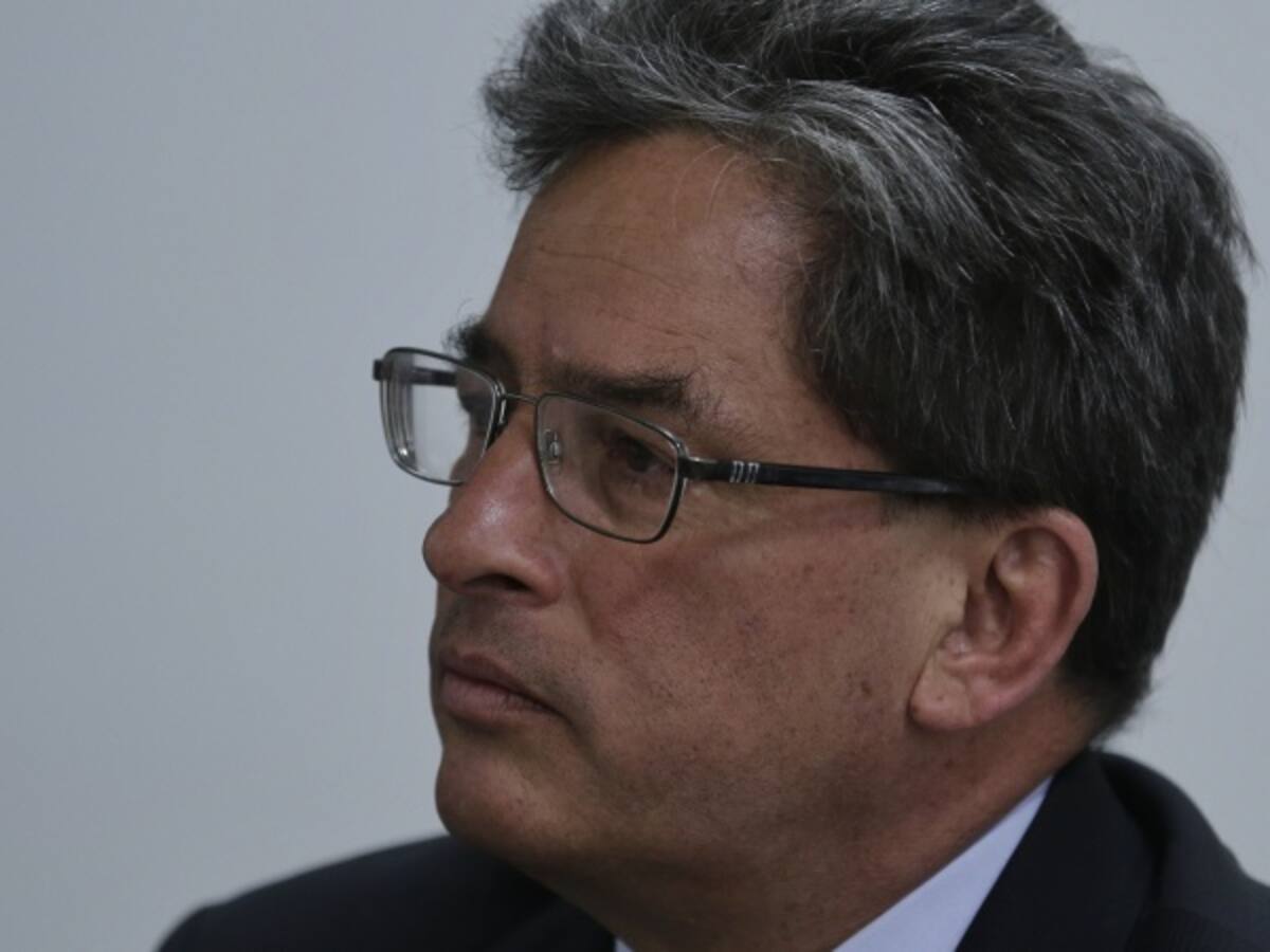 Plantean moción de censura para el ministro de Hacienda