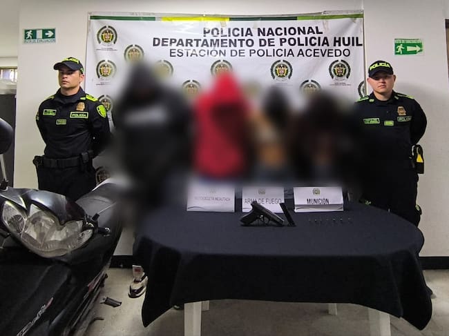 incautan un arma de fuego traumática tipo pistola, calibre 9 milímetros. Foto policía Huila.