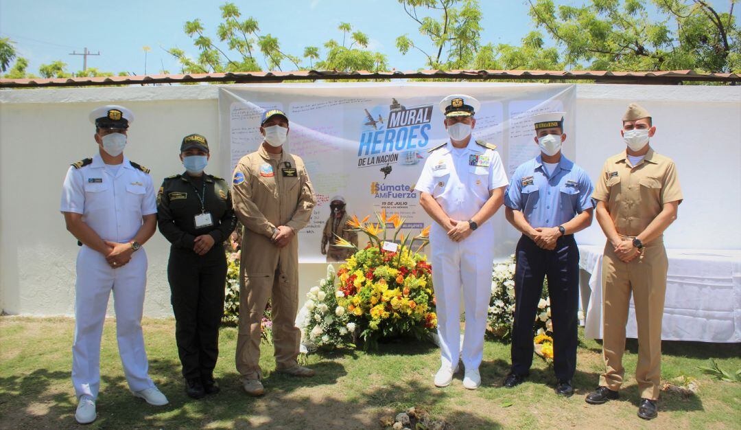 En la ceremonia se honró la memoria de todos los miembros de la Fuerza Pública que han ofrecido su vida defendiendo al país