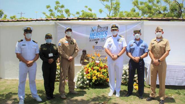 En la ceremonia se honró la memoria de todos los miembros de la Fuerza Pública que han ofrecido su vida defendiendo al país