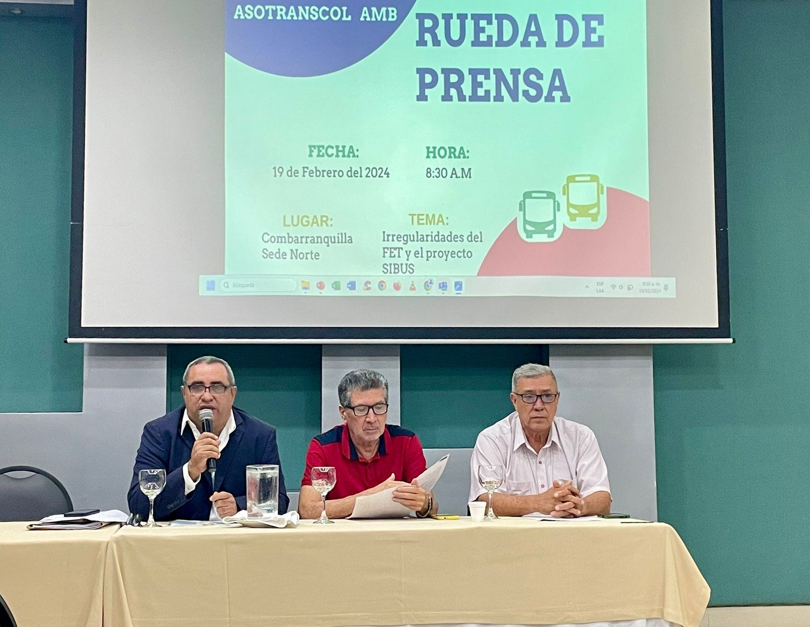 Transportadores durante rueda de prensa para dar a conocer denuncias sobre recursos del FET y creación del SIBUS en Barranquilla./ Foto: Caracol Radio
