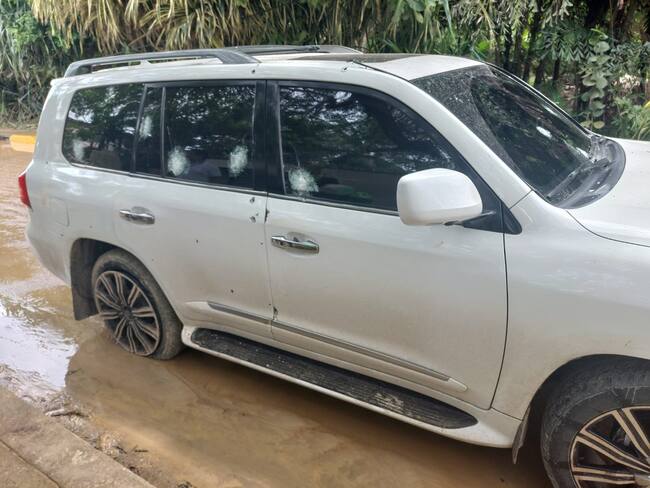 Camioneta baleada en medio de la riña