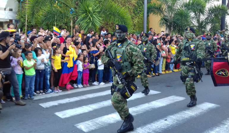 Desfile del día de la independencia este viernes 20 de julio 4pm se inicia en  parque Fundadores de Armenia