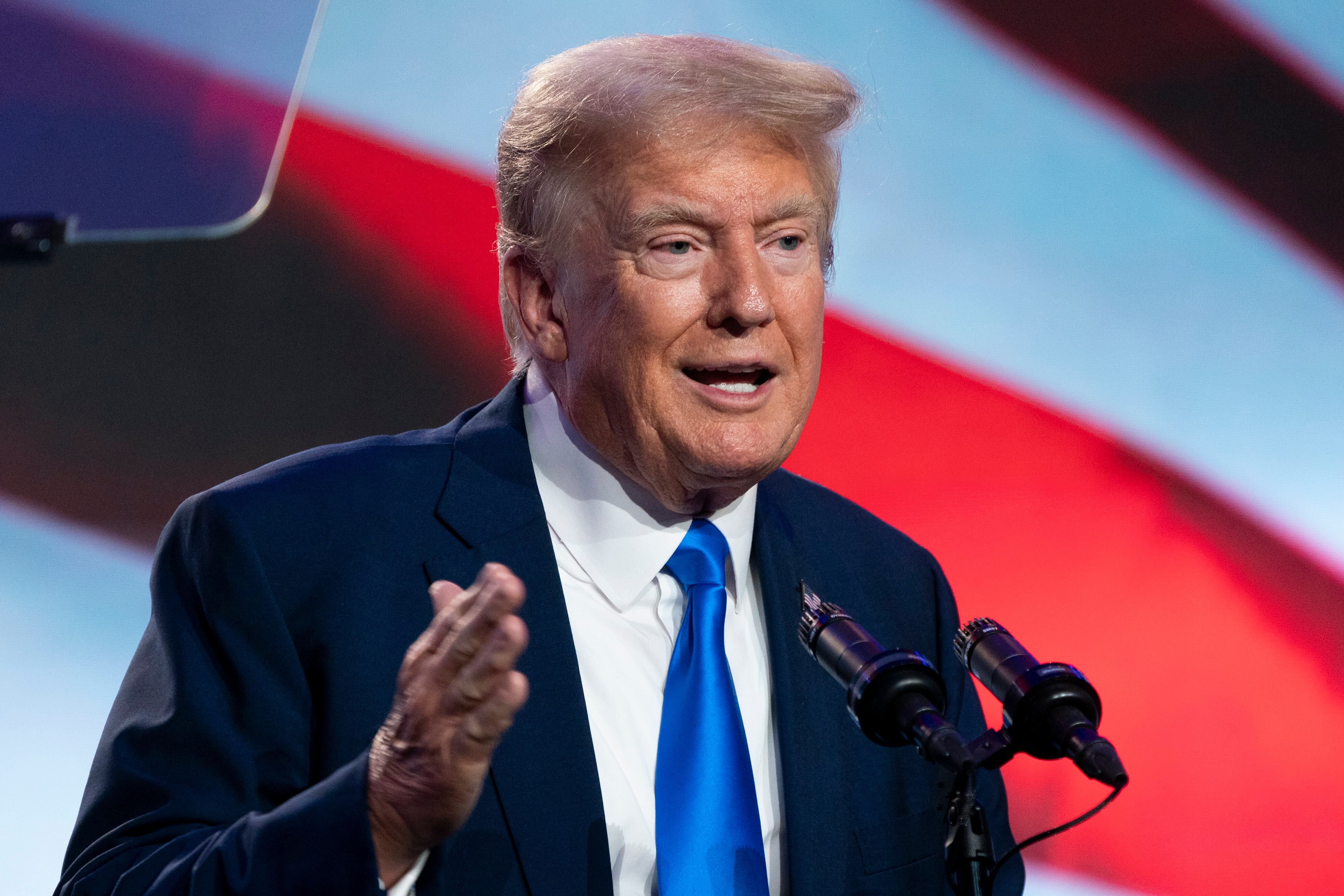 Washington (United States), 15/09/2023.- Former US President and the 2024 Republican presidential candidate Donald J. Trump delivers a campaign speech at the Pray Vote Stand Summit in Washington, DC, USA, 15 September 2023. Former President Trump holds a commanding lead in the Republican primary with Florida Governor Ron DeSantis in a distant second place. (Elecciones) EFE/EPA/SHAWN THEW