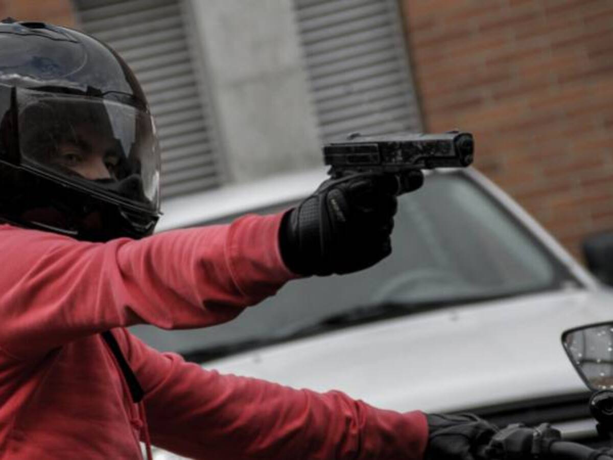Un hombre herido deja tiroteo entre policías y ladrones en Bogotá