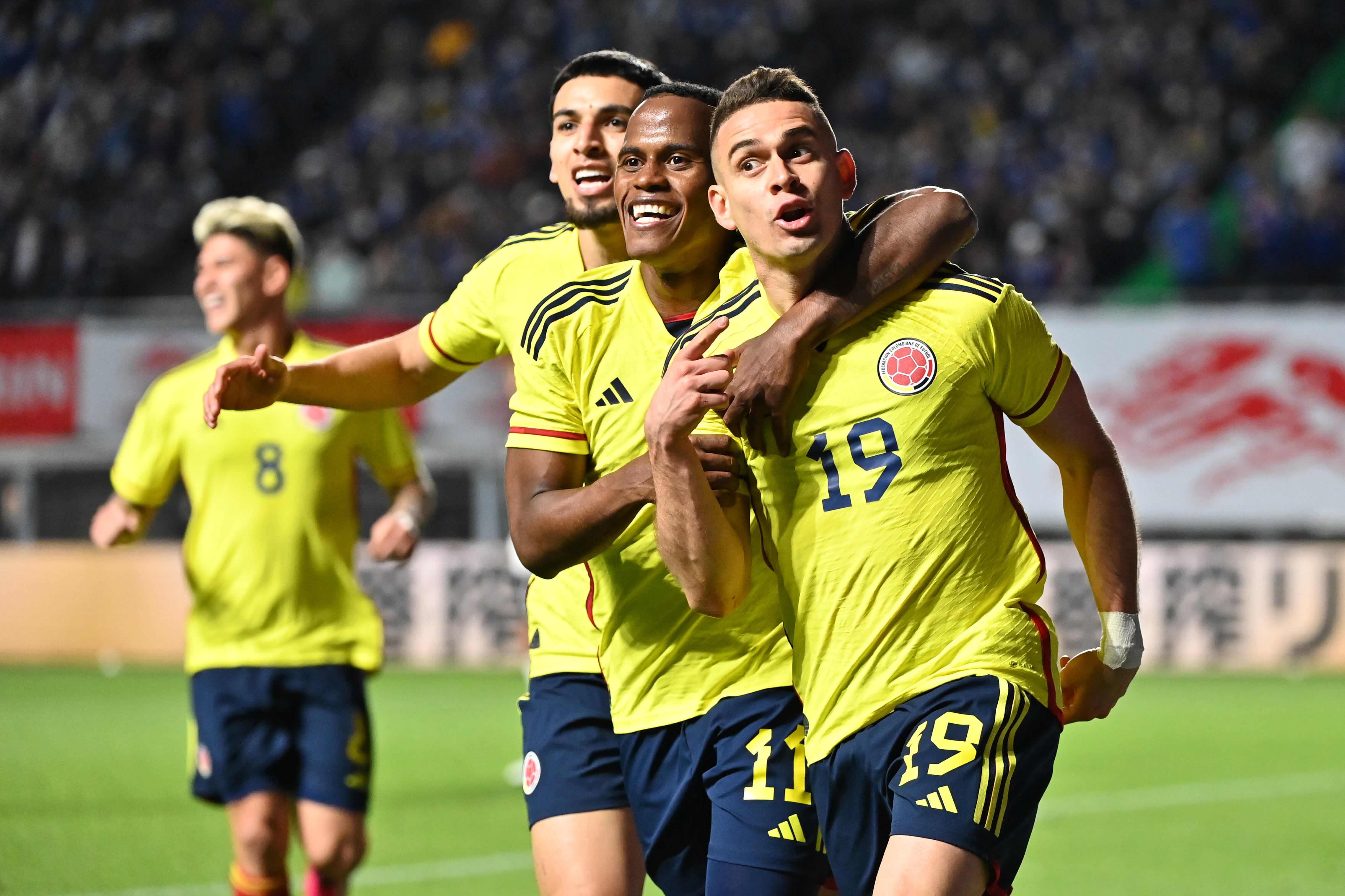 Rafael Santos Borré festeja el gol de triunfo de Colombia. (Photo by Kenta Harada/Getty Images)