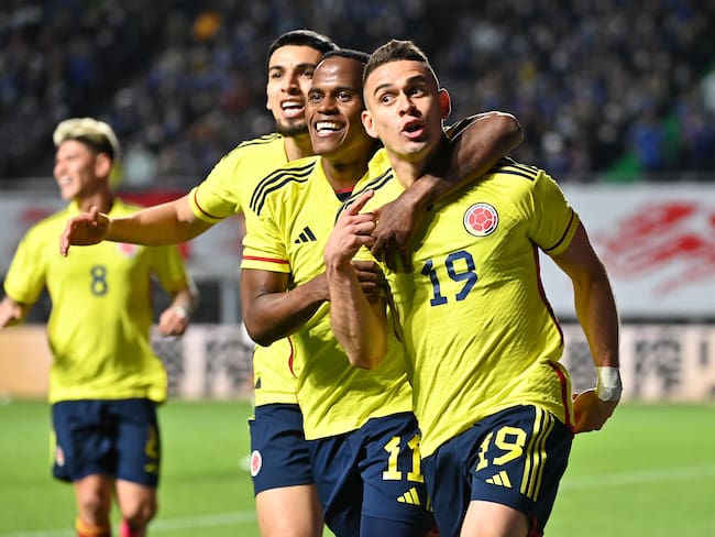 Rafael Santos Borré festeja el gol de triunfo de Colombia. (Photo by Kenta Harada/Getty Images)