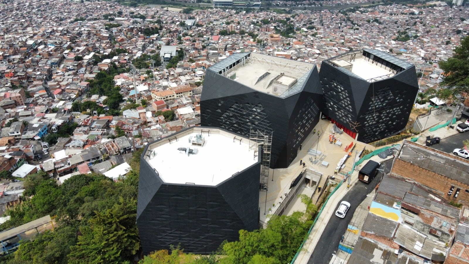 Parque Biblioteca Santo Domingo, antes Parque Biblioteca España.