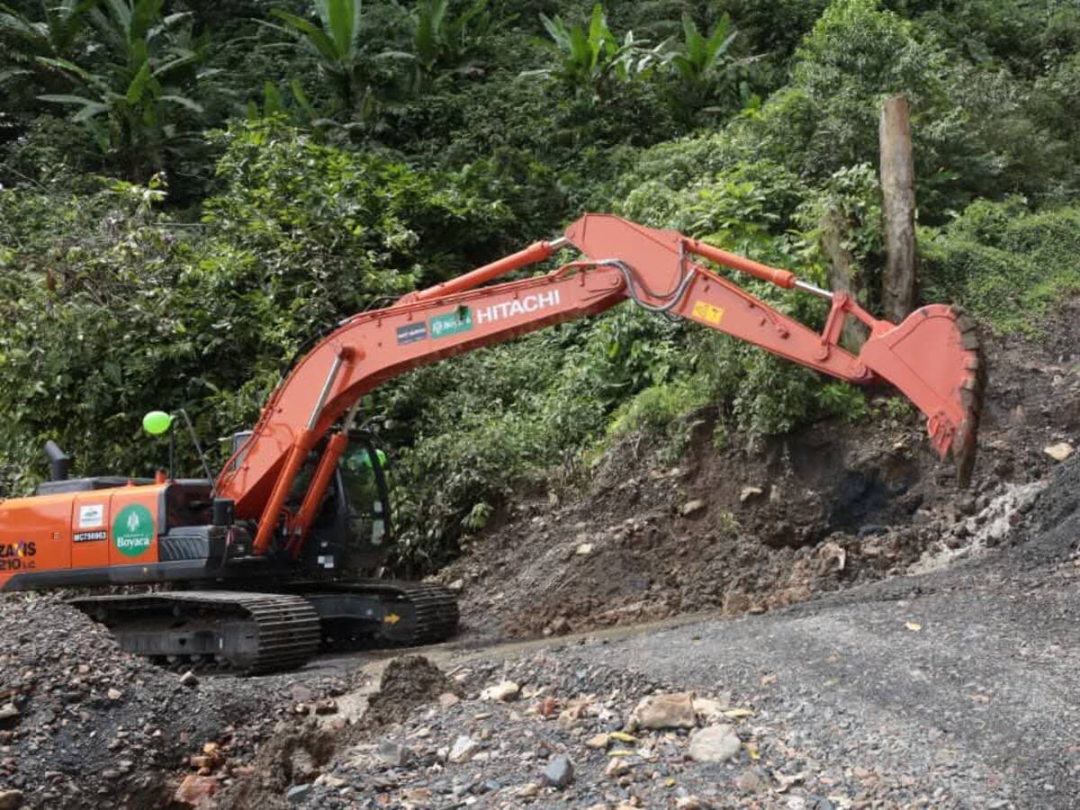 Comenzó a llegar la maquinaria amarilla al municipio de Santa María, Boyacá