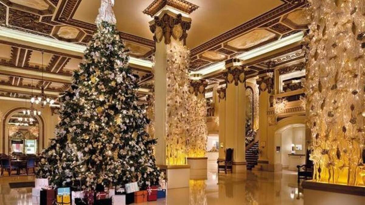 Árboles humanos, en los ríos y las ciudades más emblemáticas del mundo inundadas de luces y de la magia de la navidad. / Hong Kong.