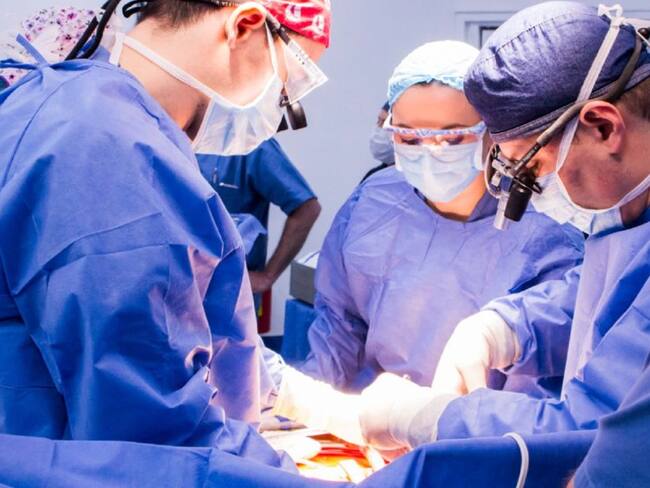 Implantaron primer corazón artificial durante la pandemia