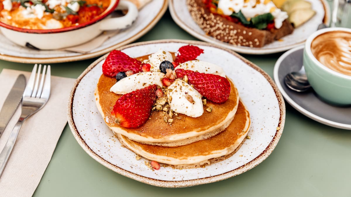 ¿Es más saludable comer en el desayuno, pan o Panqueques? Análisis de nutrientes