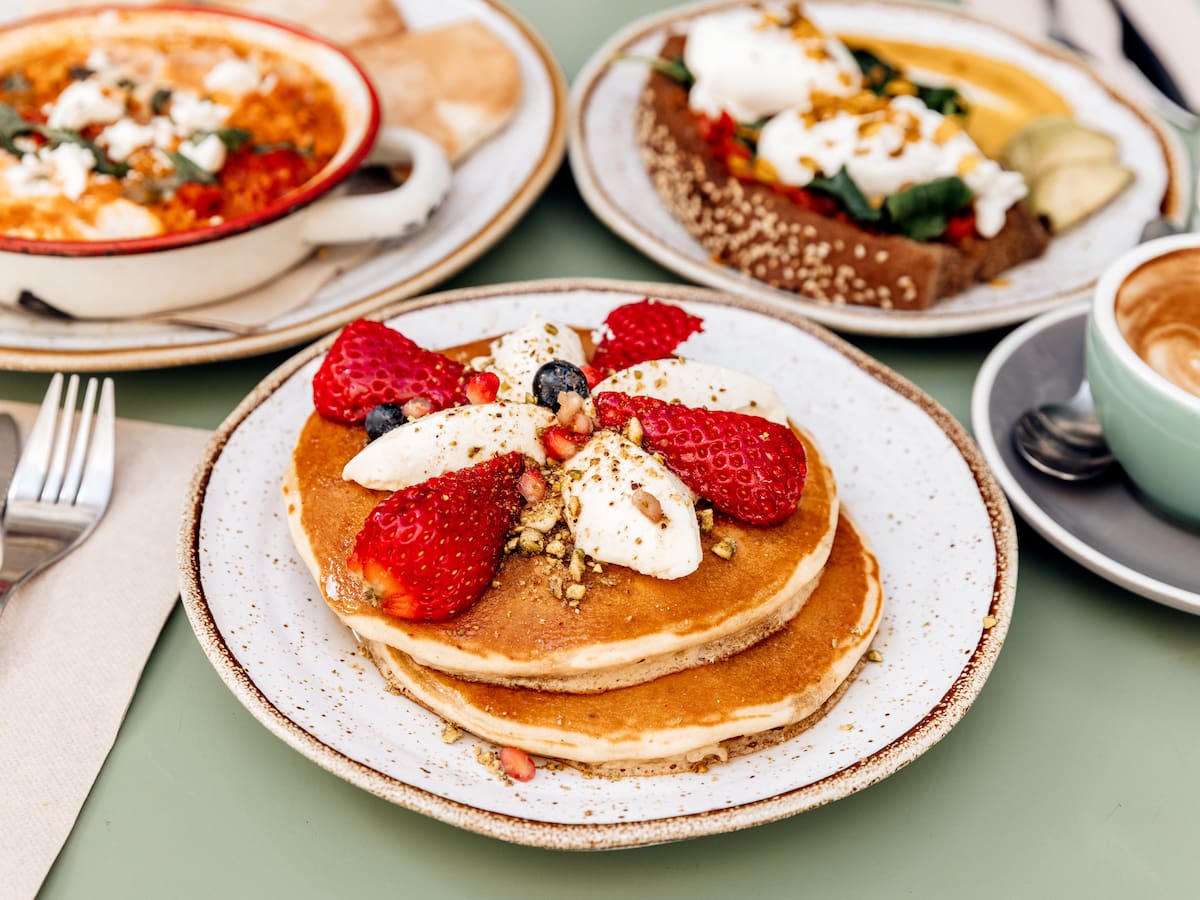 ¿Es más saludable comer en el desayuno, pan o Panqueques? Análisis de nutrientes