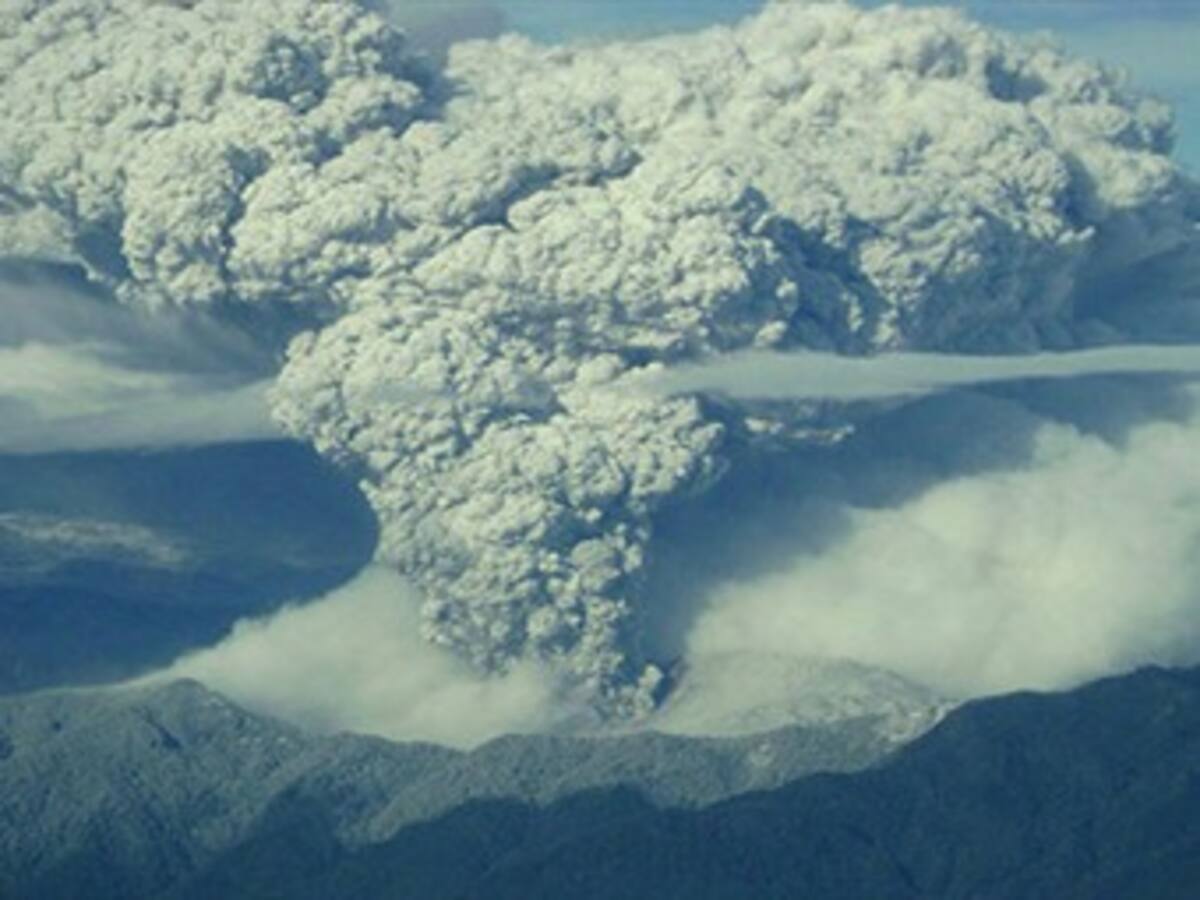 Cenizas de volcán chileno vuelven a afectar vuelos en Argentina